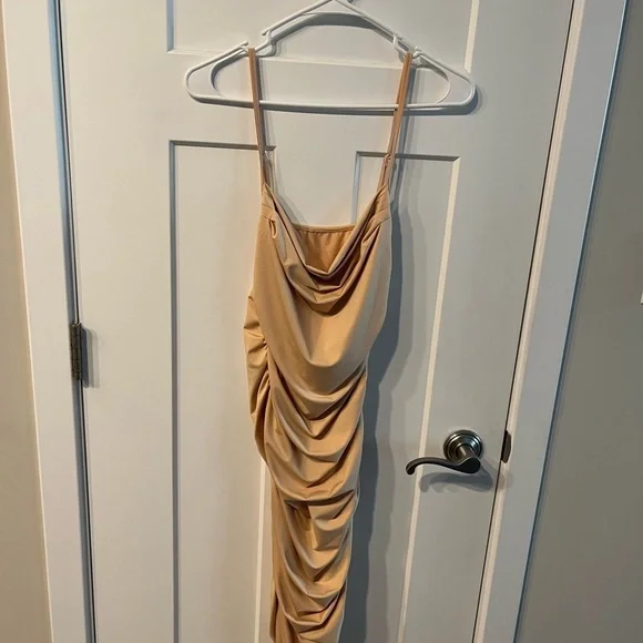 beige color bodycon dress Premiere: Bronze Leather  Elizabeth Stewart Comfy Shoes